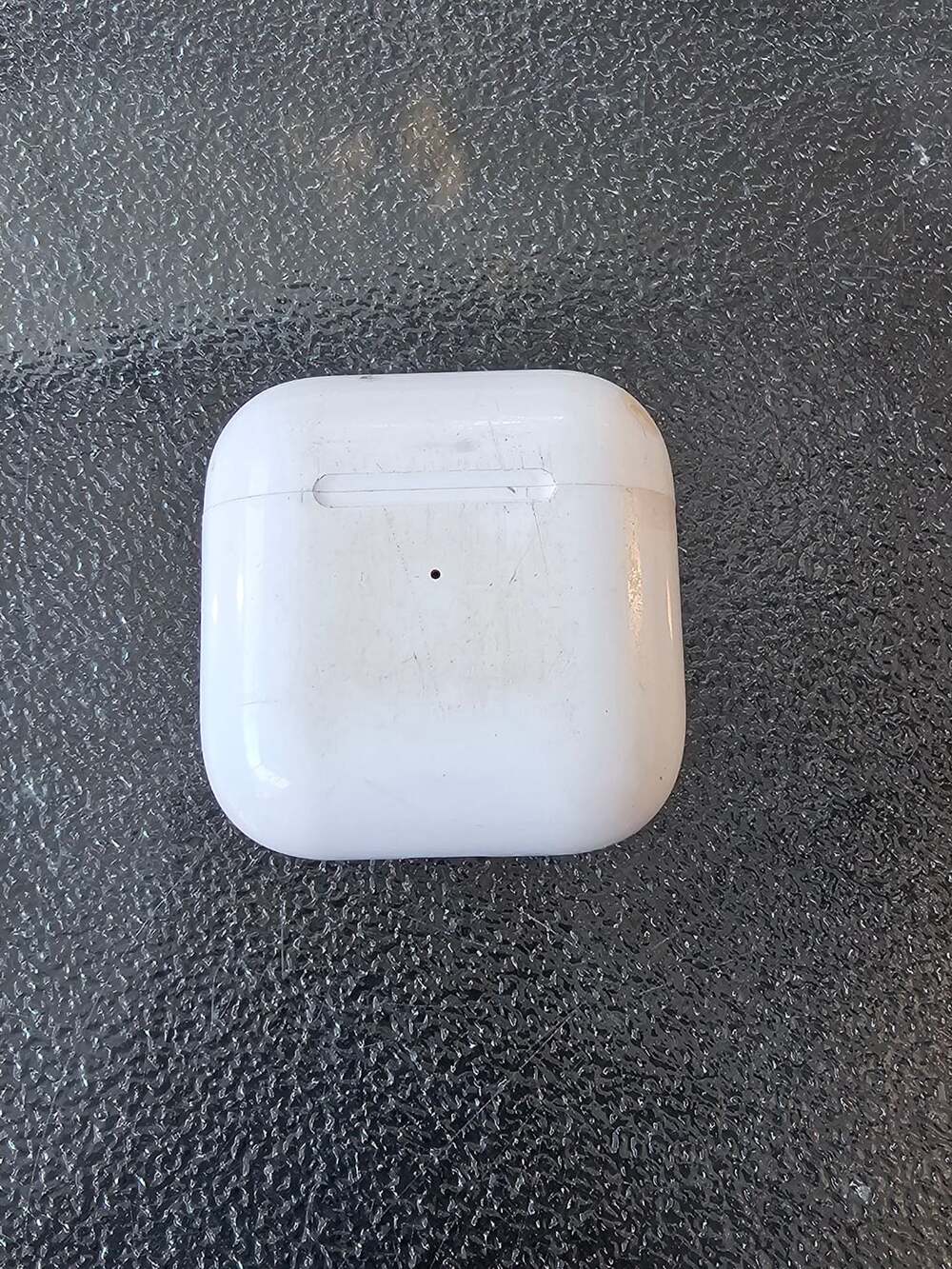 Apple AirPods 2nd Gen With Wireless Charging Case